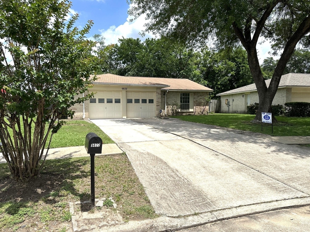 9822 Rumbling Wood Lane - Photo 0