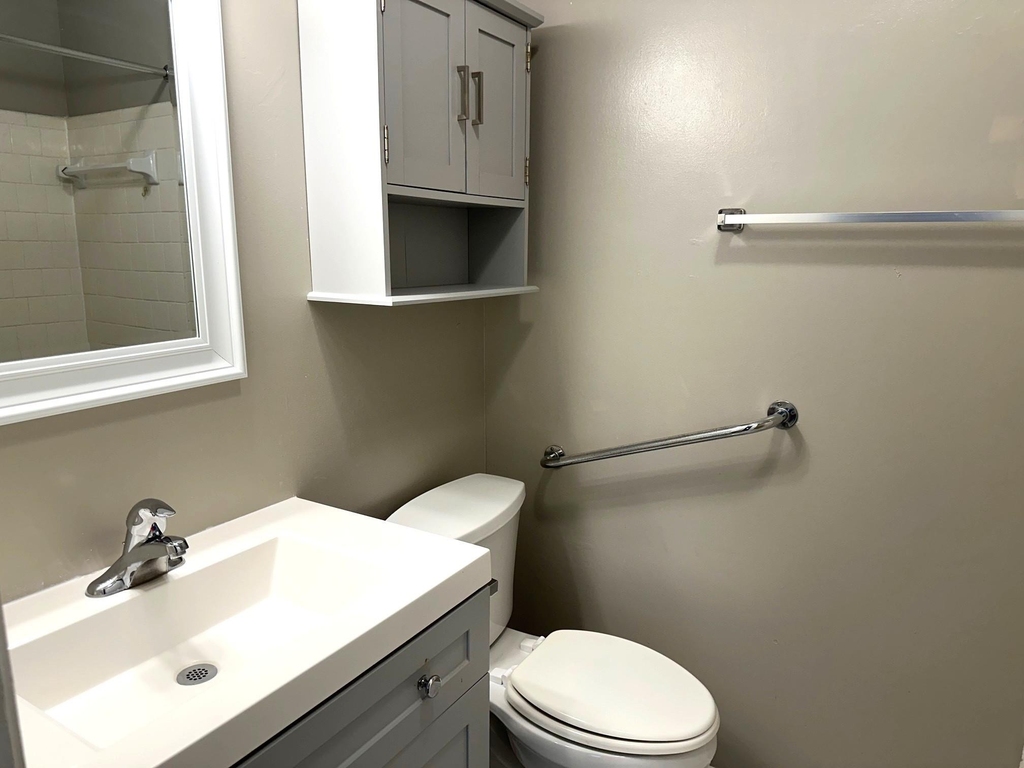 9822 Rumbling Wood Lane - Photo 10