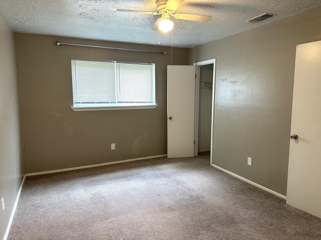 9822 Rumbling Wood Lane - Photo 9