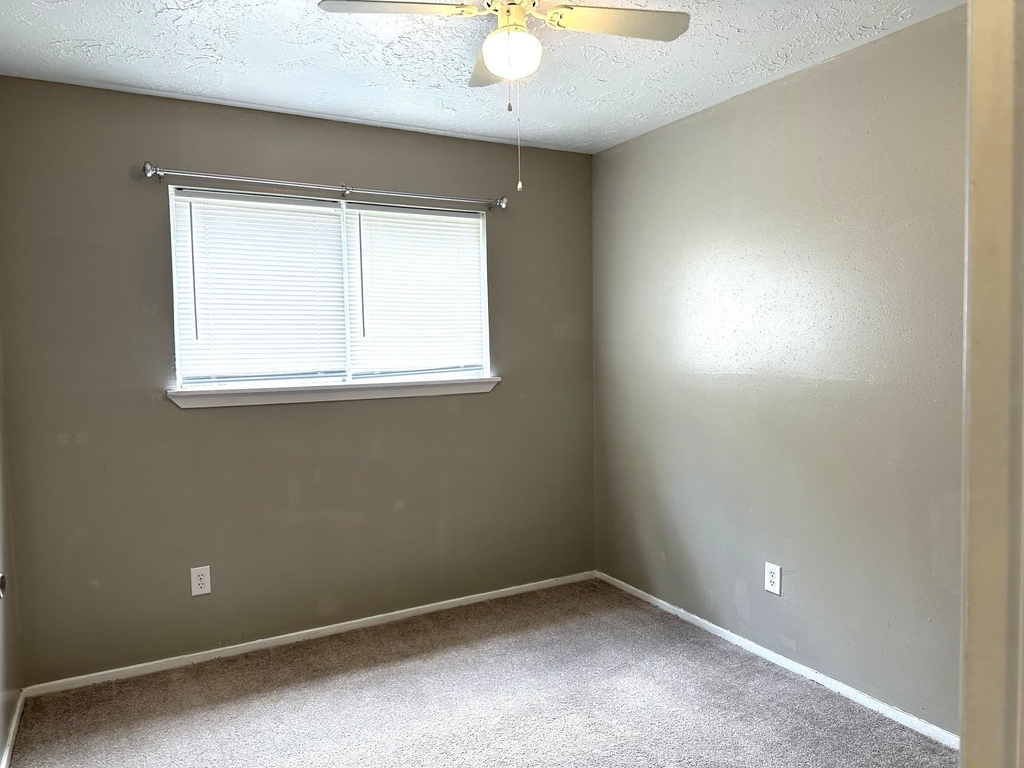 9822 Rumbling Wood Lane - Photo 8
