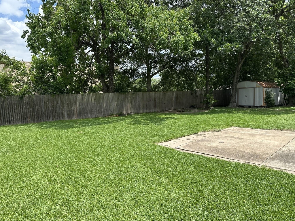9822 Rumbling Wood Lane - Photo 11
