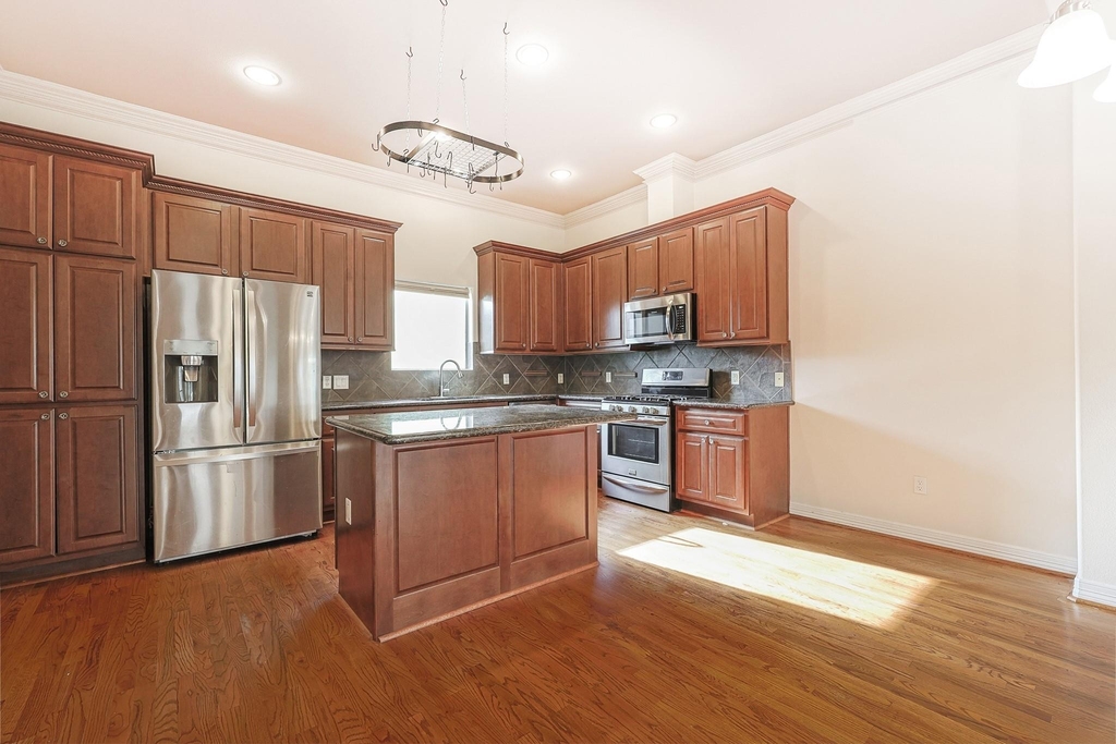 2540 Prospect Street - Photo 8