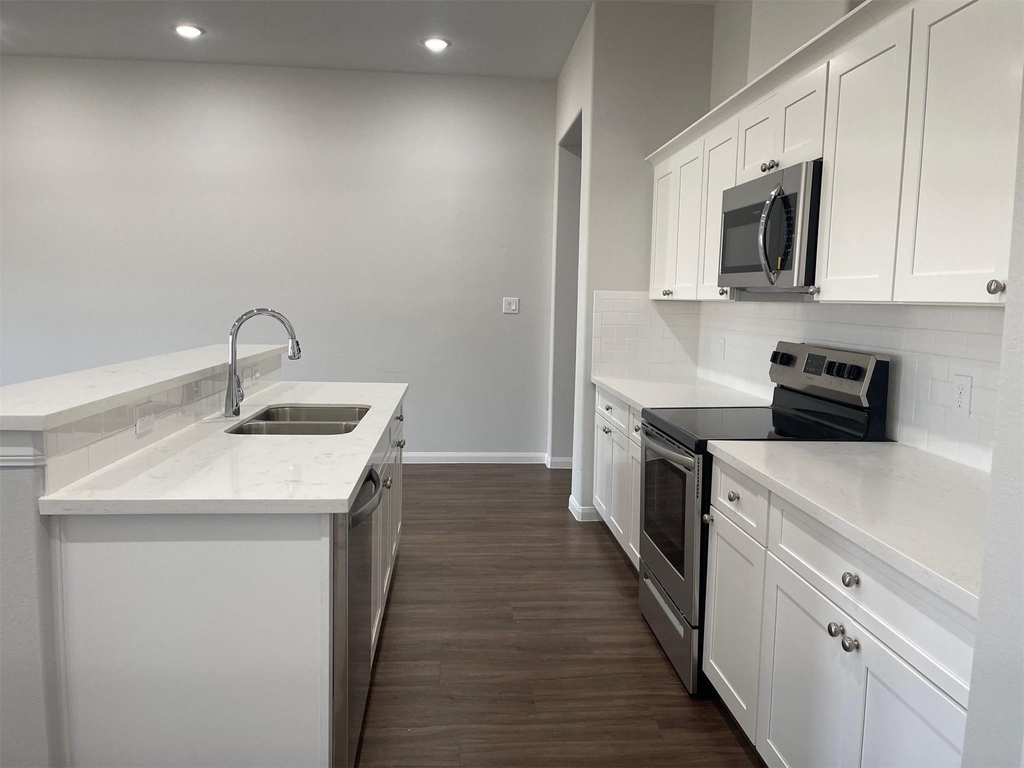 1055 Road 5736 - Photo 2