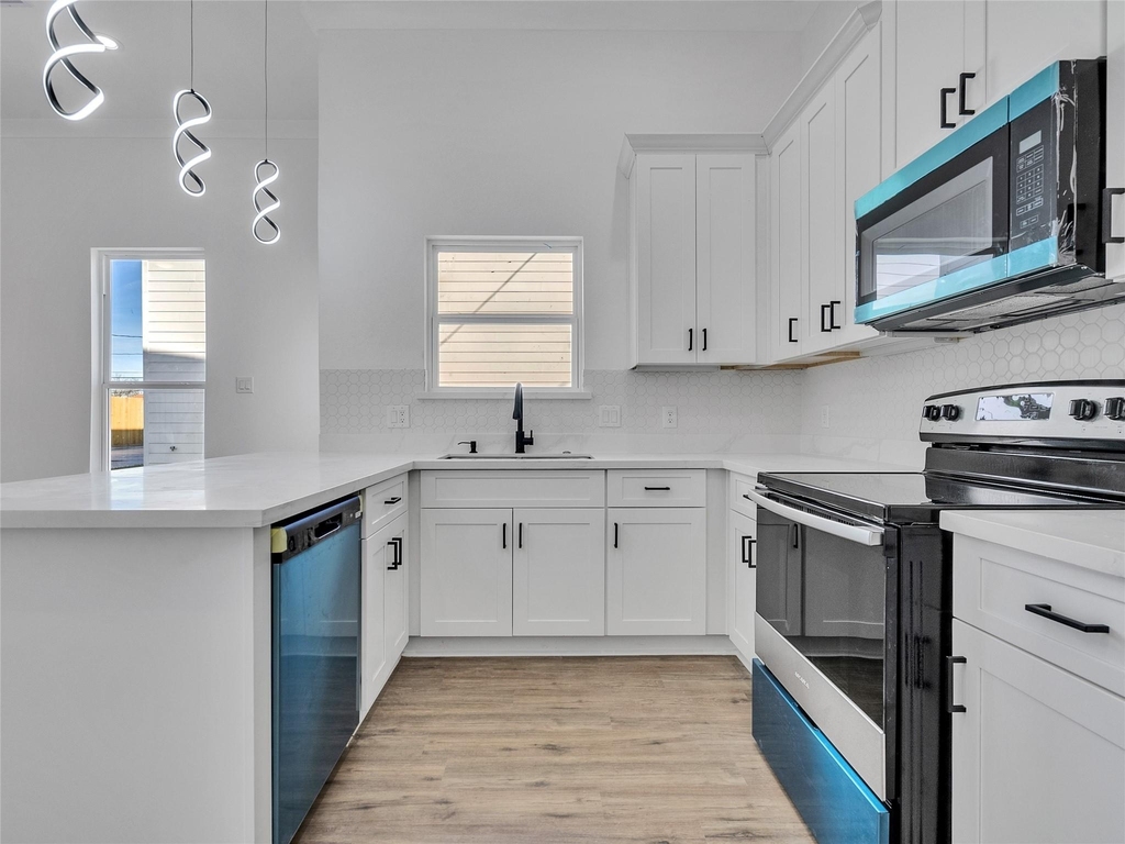 5128 Clover Street - Photo 10