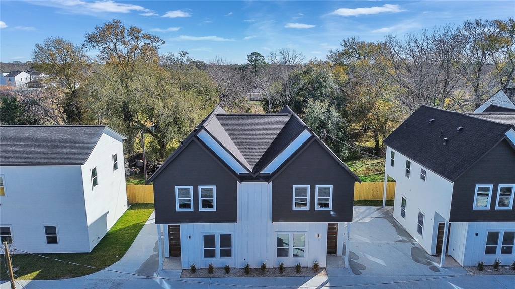 5128 Clover Street - Photo 0