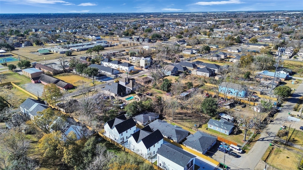 5128 Clover Street - Photo 1