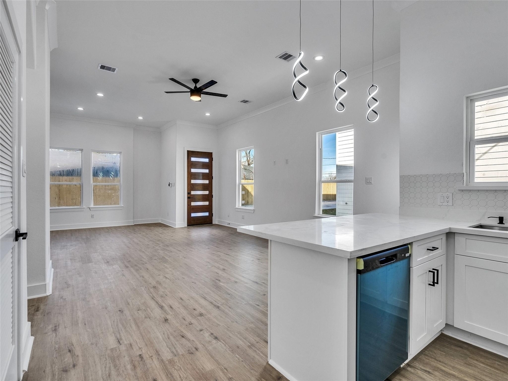 5128 Clover Street - Photo 11