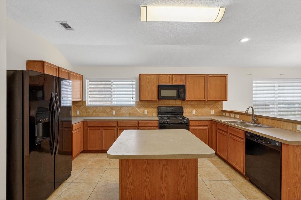 20114 Larkspur Landing - Photo 3