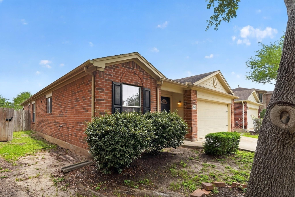 20114 Larkspur Landing - Photo 1