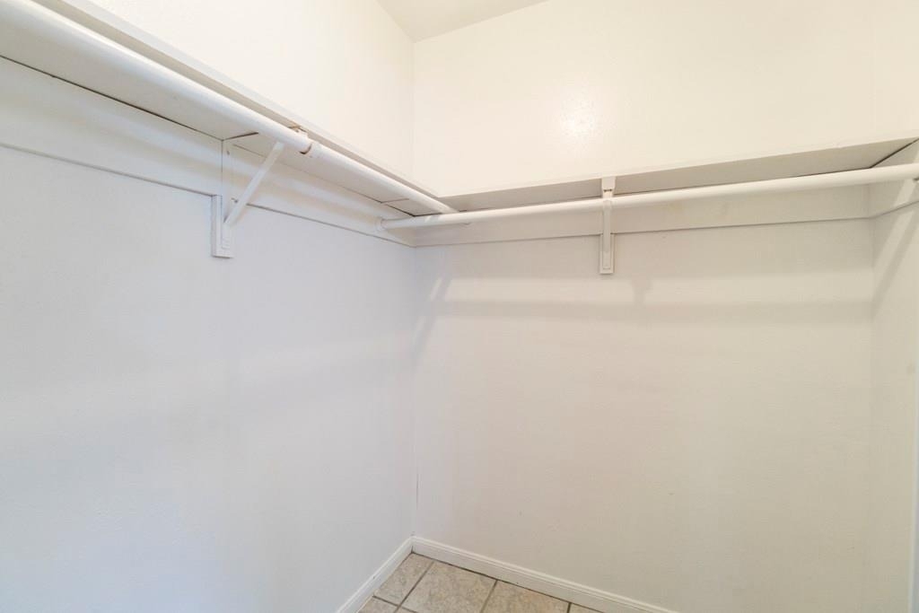 18746 Wood Glen Lane - Photo 12