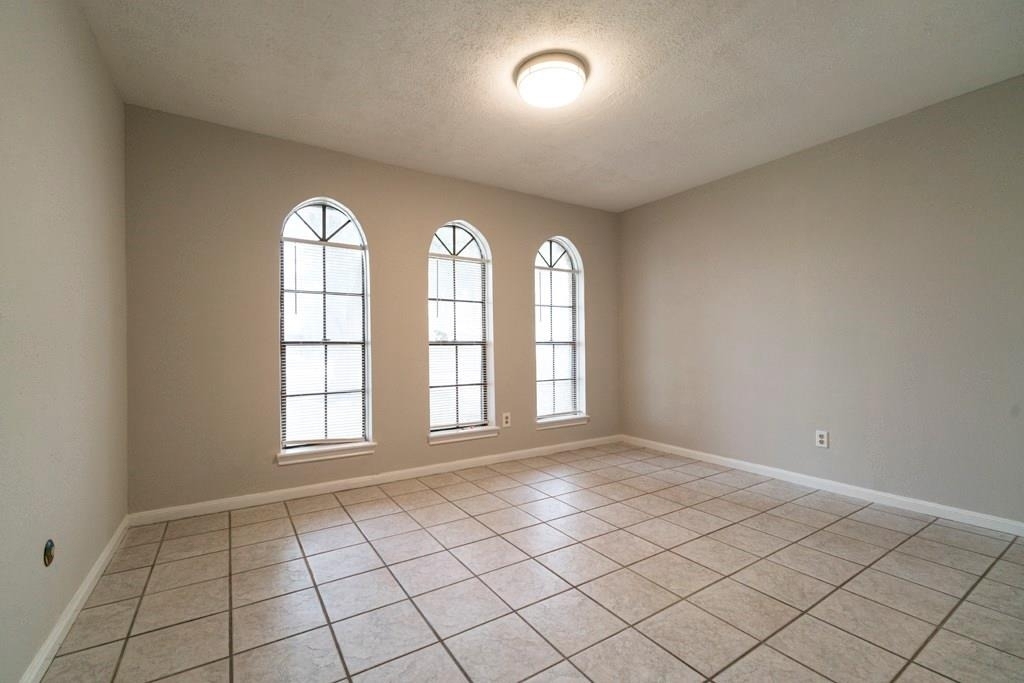 18746 Wood Glen Lane - Photo 2