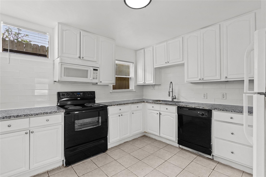 918 Winnie Street - Photo 11