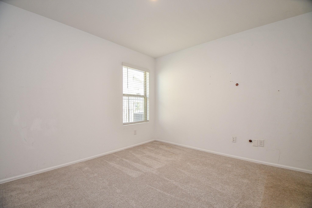 1460 Twilight Green Dr - Photo 15