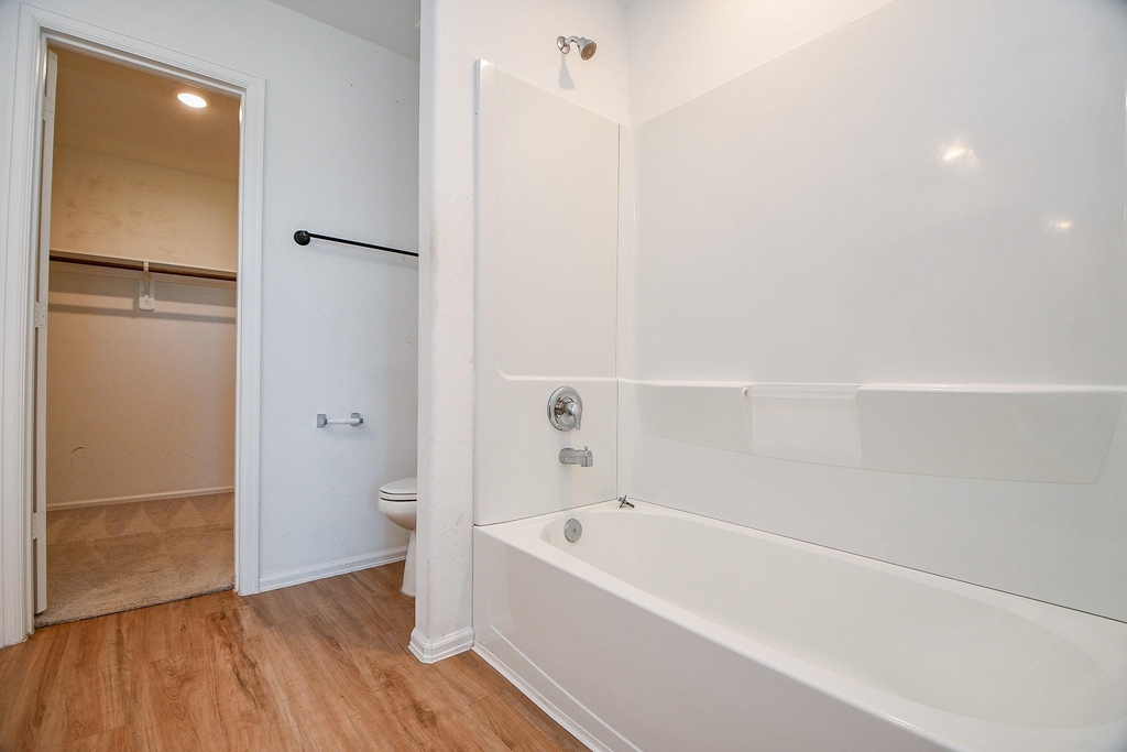 1460 Twilight Green Dr - Photo 11