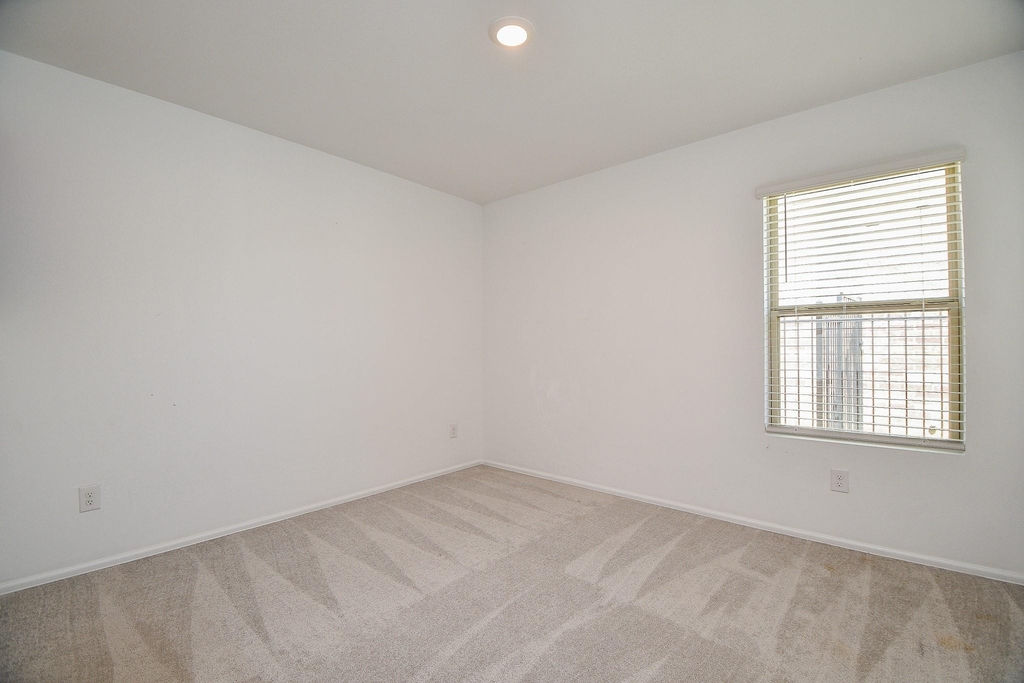 1460 Twilight Green Dr - Photo 13