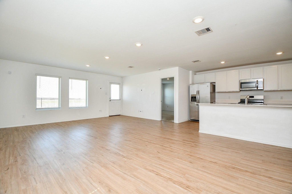 1460 Twilight Green Dr - Photo 2