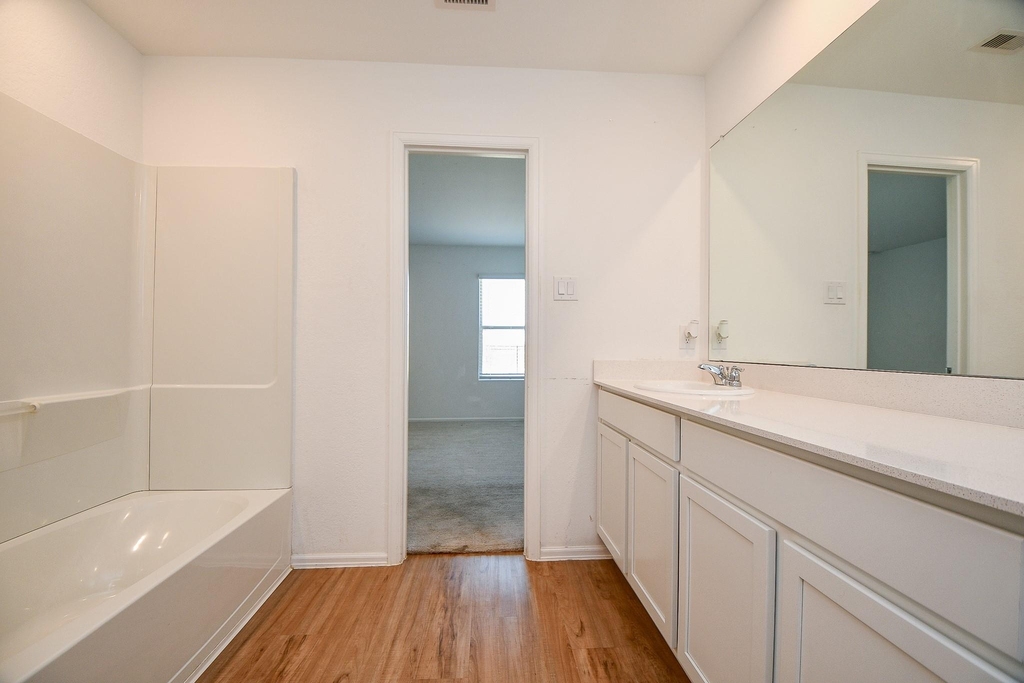 1460 Twilight Green Dr - Photo 12