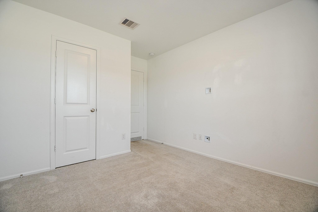1460 Twilight Green Dr - Photo 17