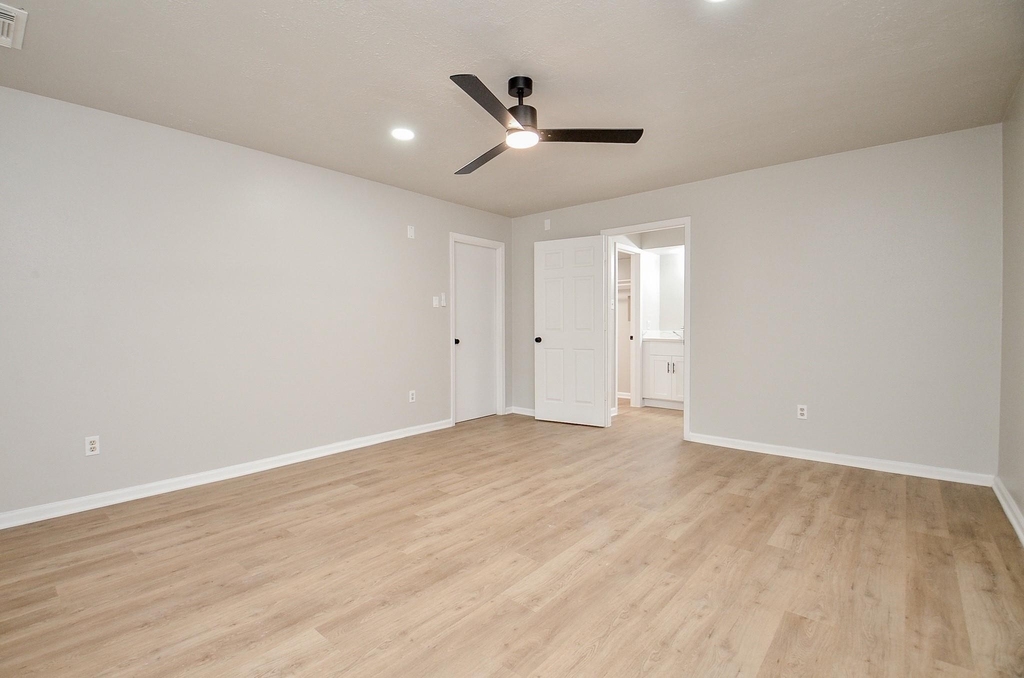 9903 Bromel Station Street - Photo 17