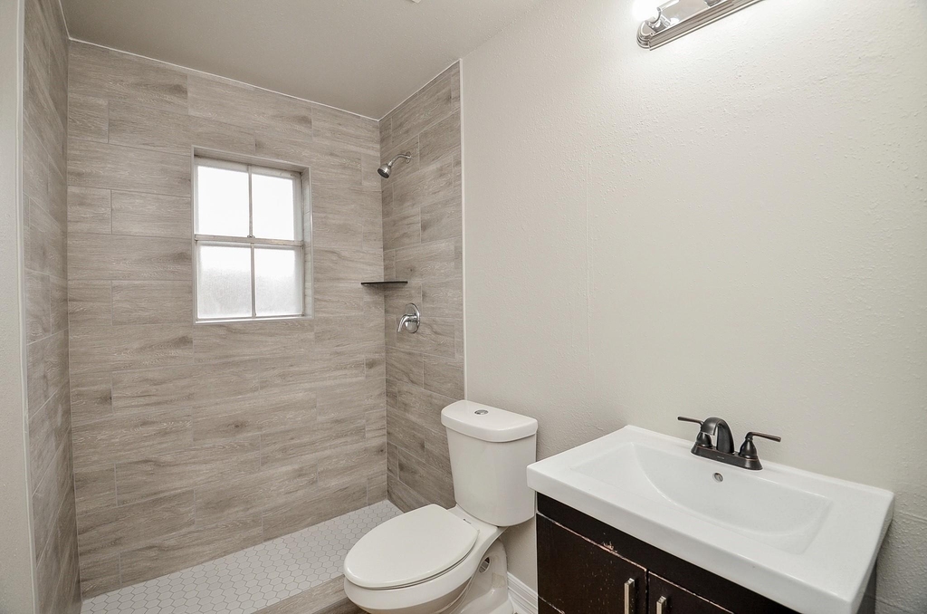 9903 Bromel Station Street - Photo 13