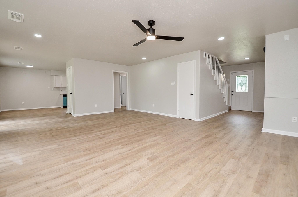 9903 Bromel Station Street - Photo 8