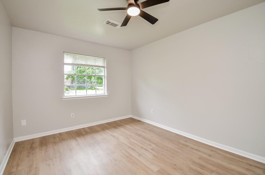 9903 Bromel Station Street - Photo 14