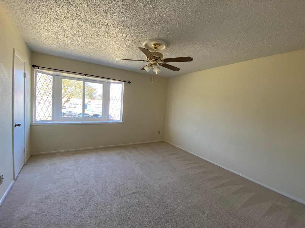 8470 Leawood Boulevard - Photo 9