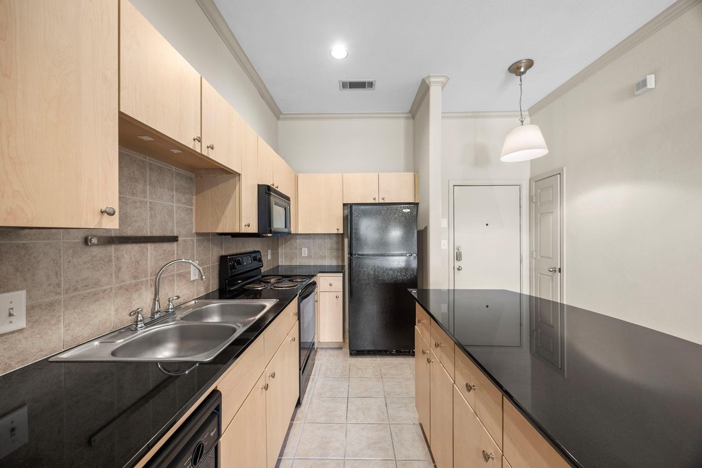 1441 East Street - Photo 5
