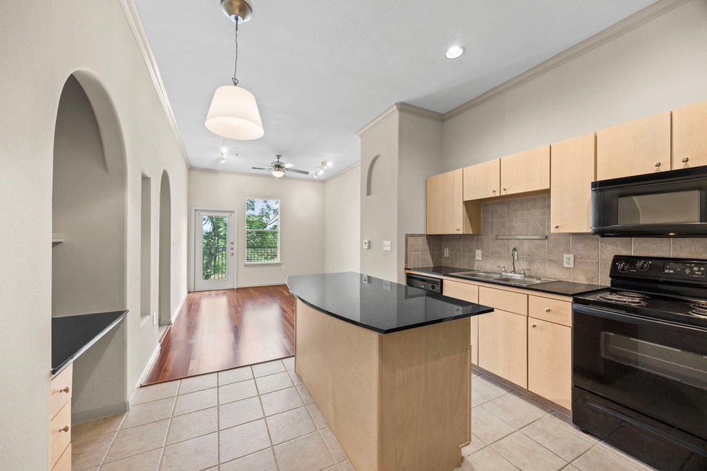 1441 East Street - Photo 4