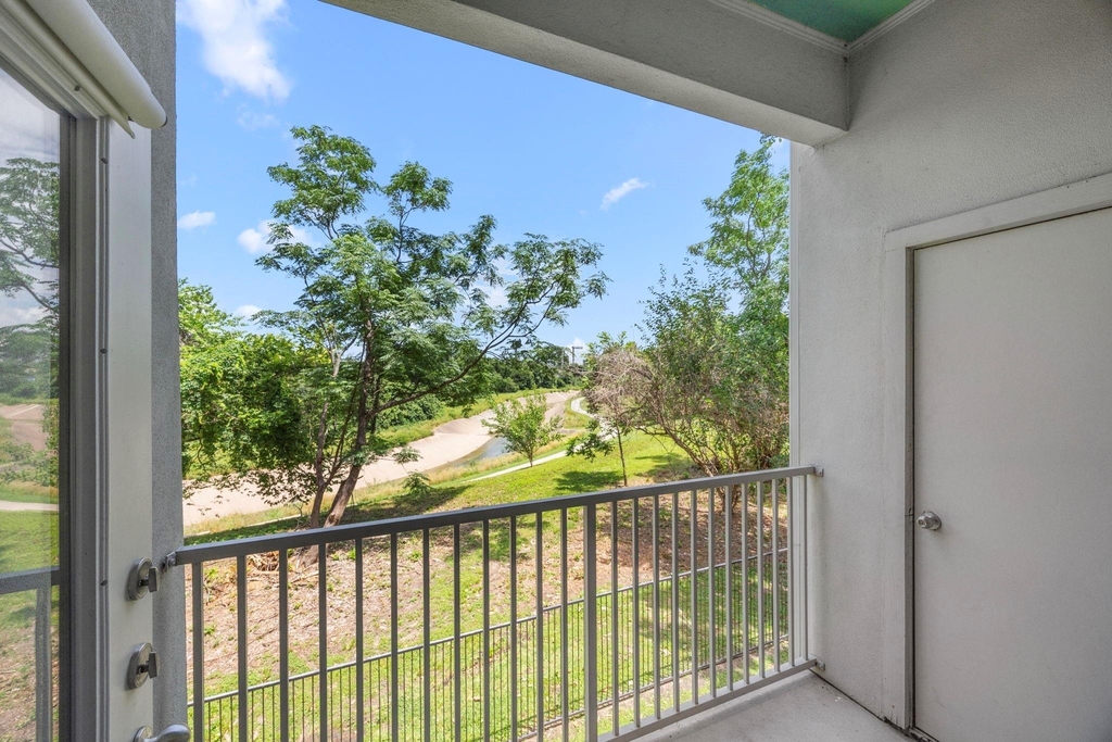 1441 East Street - Photo 2