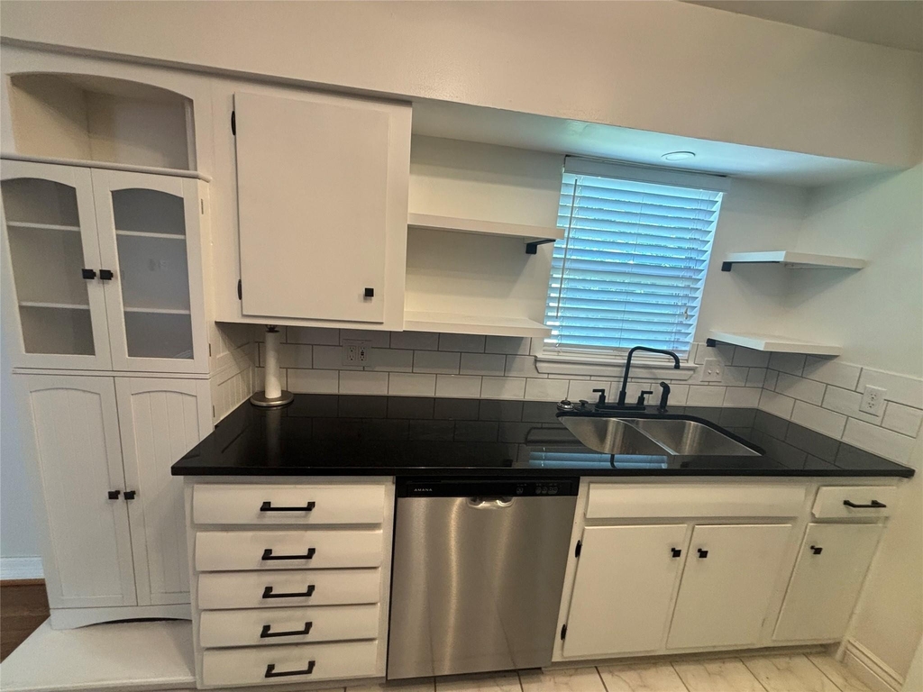 10510 Sierra Drive - Photo 6