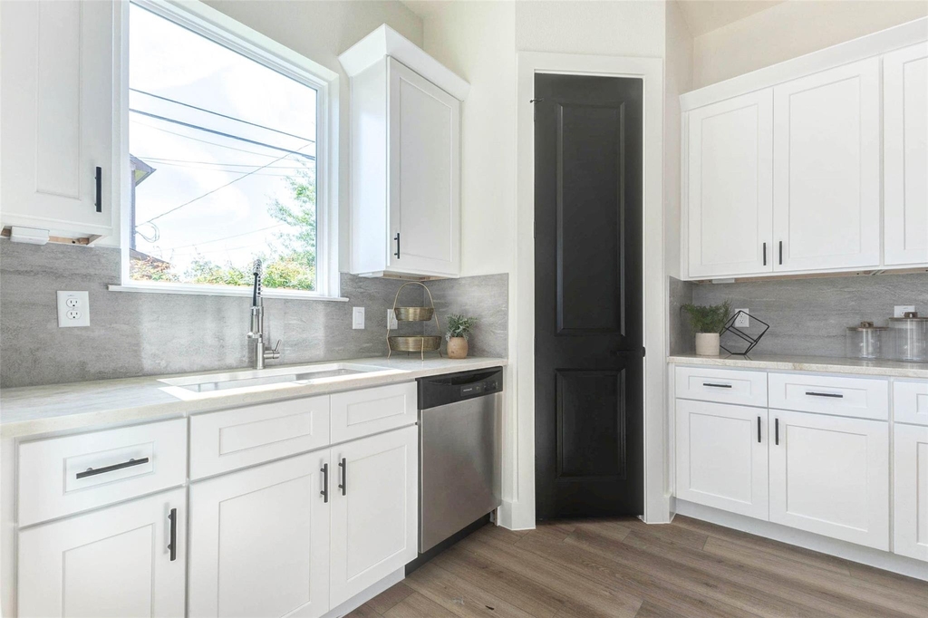 7115 England Street - Photo 2