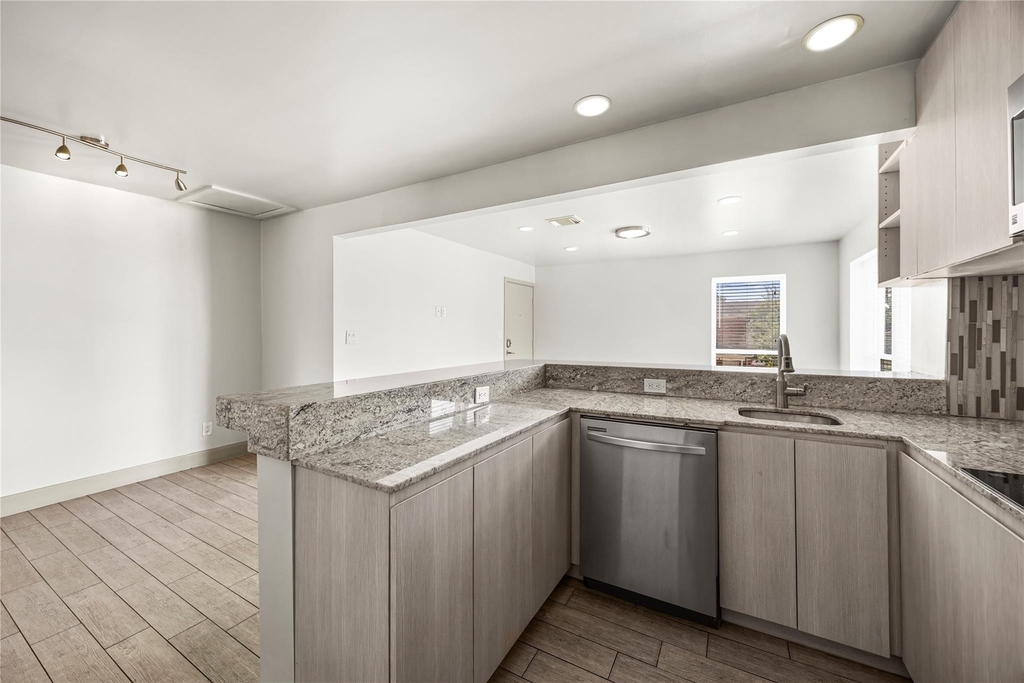 1710 Maryland Street - Photo 6