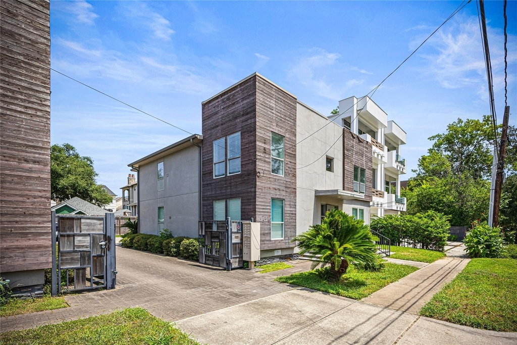 1710 Maryland Street - Photo 2