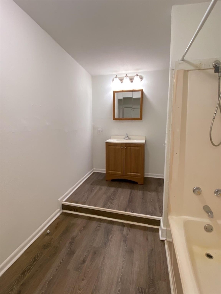 5523 Avenue O 1/2 - Photo 9