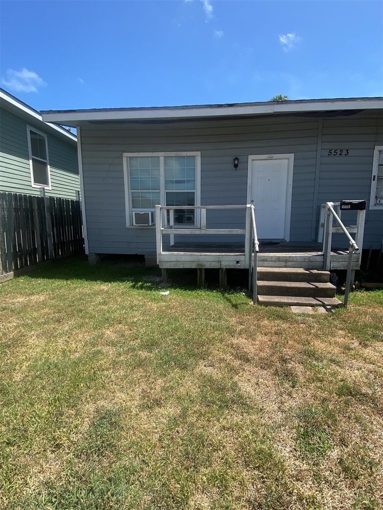 5523 Avenue O 1/2 - Photo 0