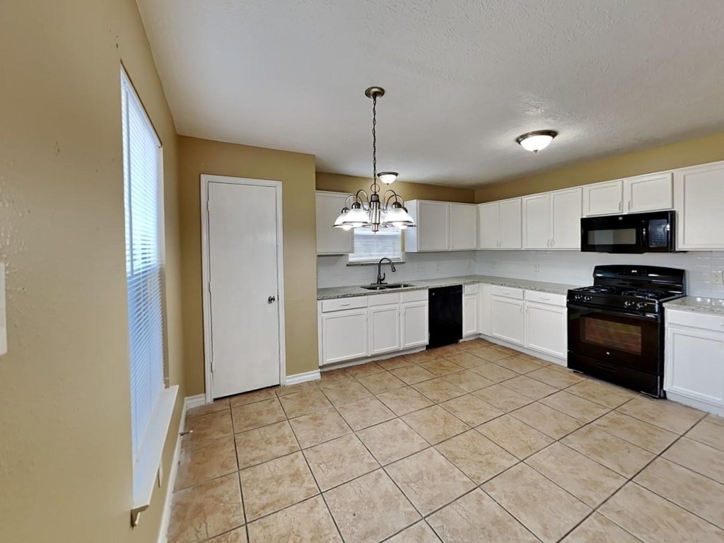 1515 Glasholm Drive - Photo 4