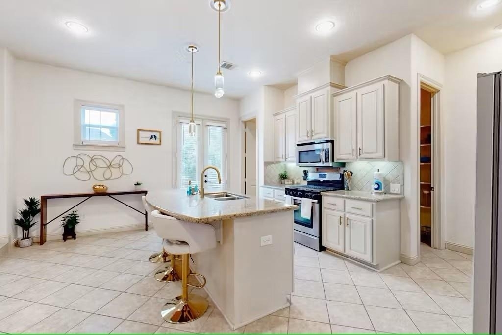 404 W 16th Street - Photo 2