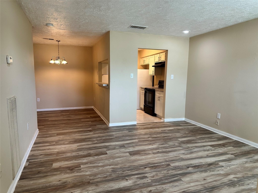 615 Cole Street - Photo 3