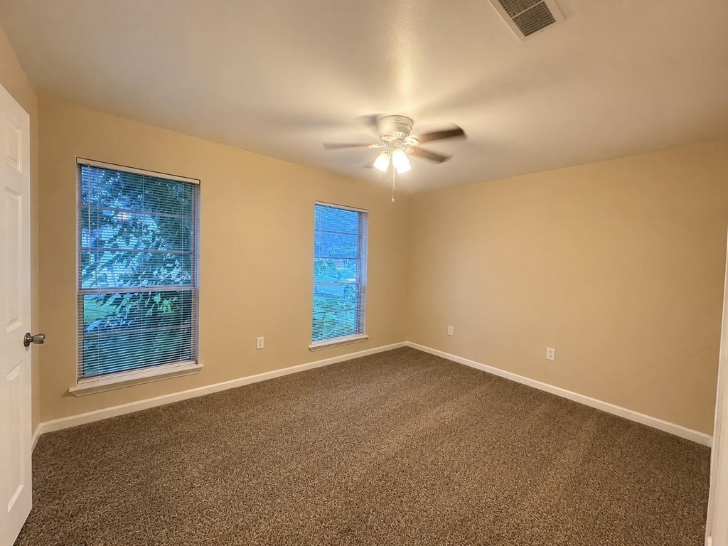 615 Cole Street - Photo 10