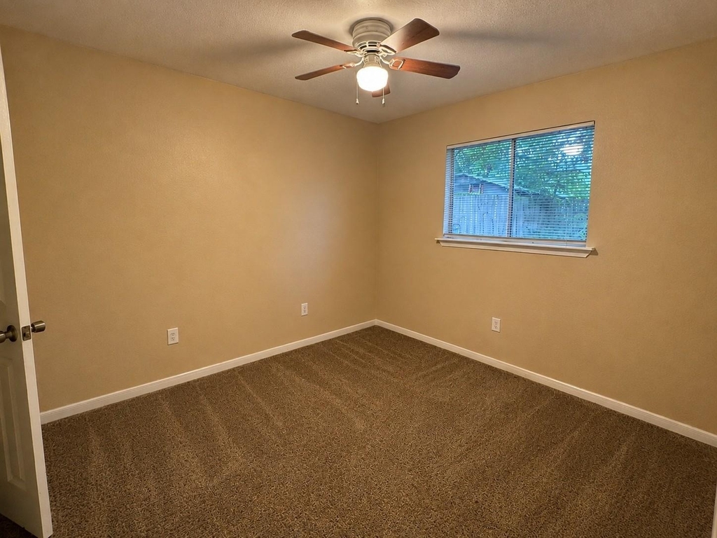 615 Cole Street - Photo 17