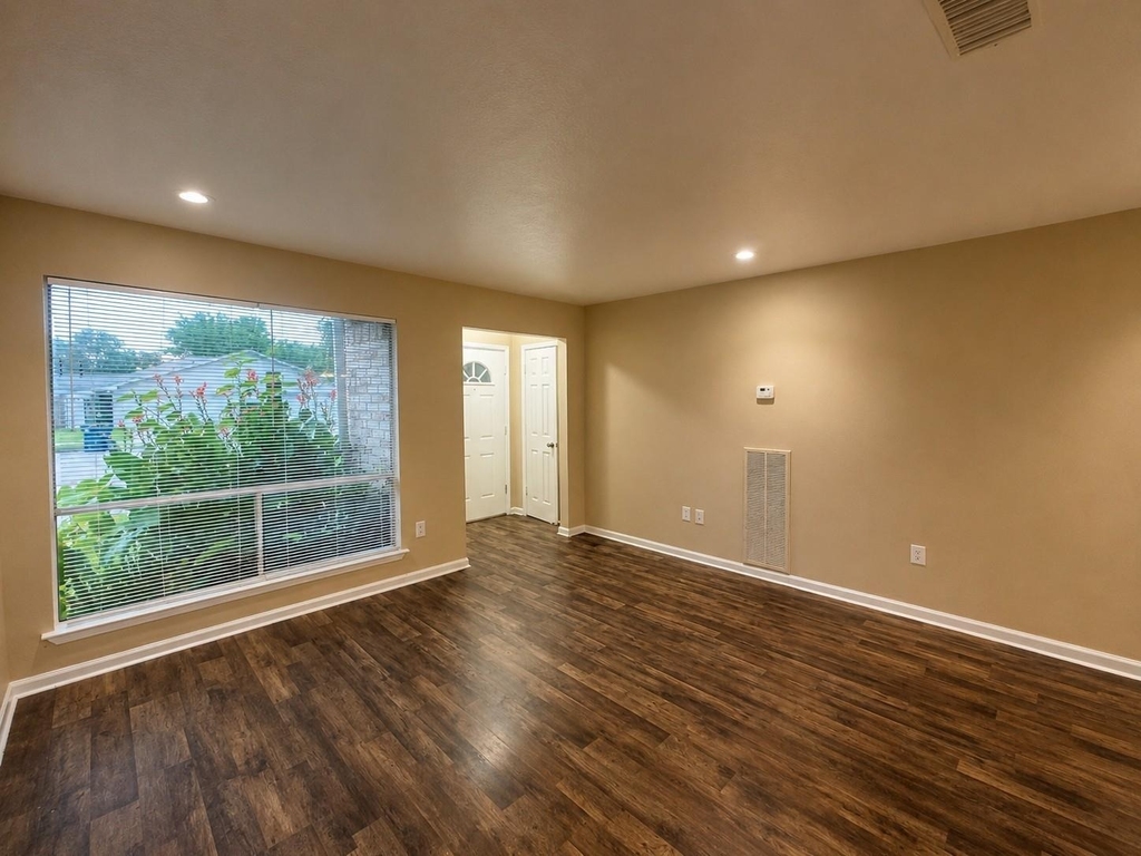 615 Cole Street - Photo 4