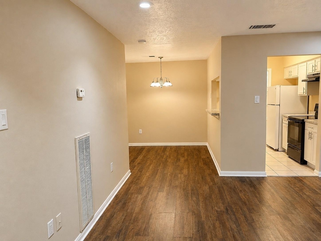 615 Cole Street - Photo 3