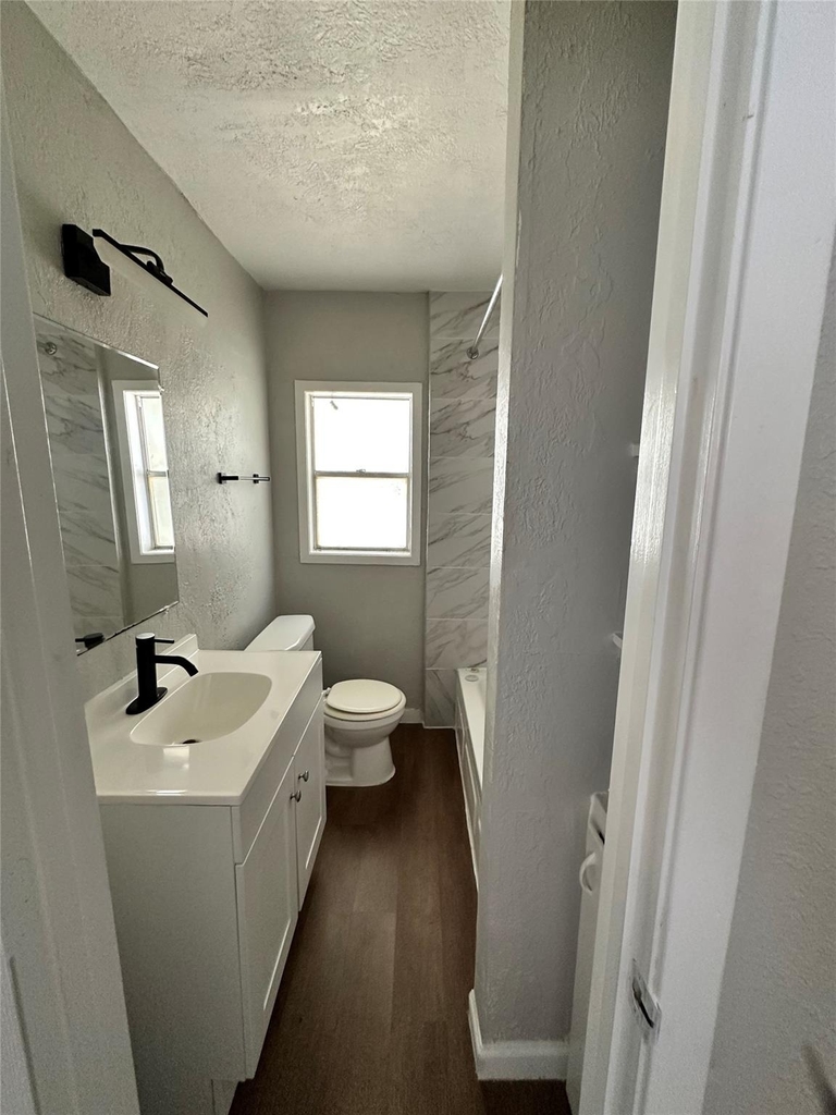 1014 23rd Street E - Photo 5
