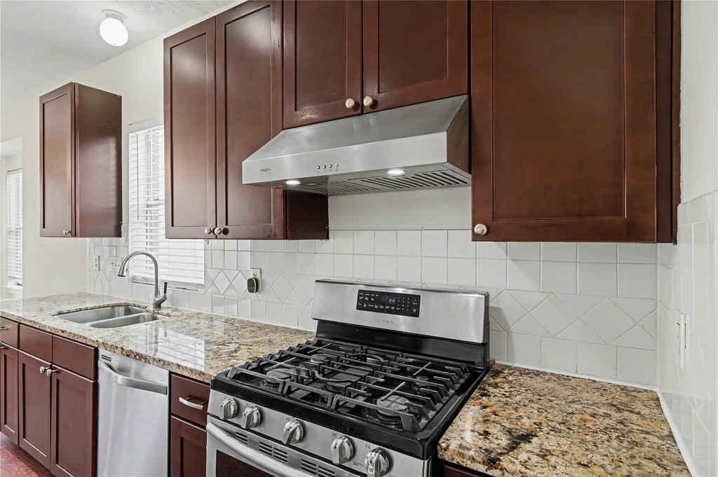1202 Woodley Bend - Photo 16