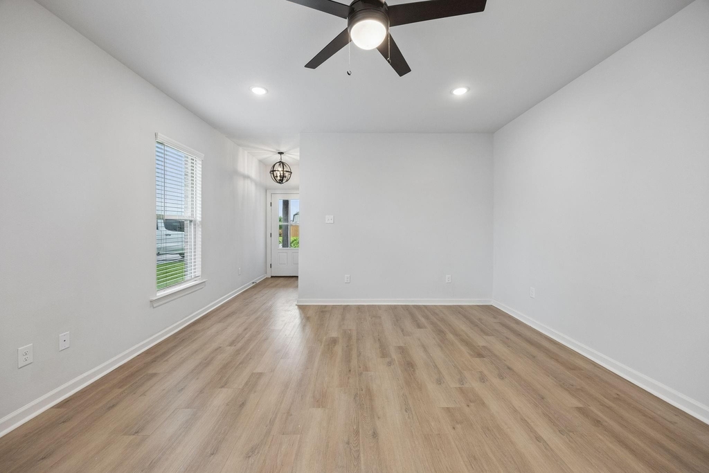 10902 Bonfire Trail - Photo 5
