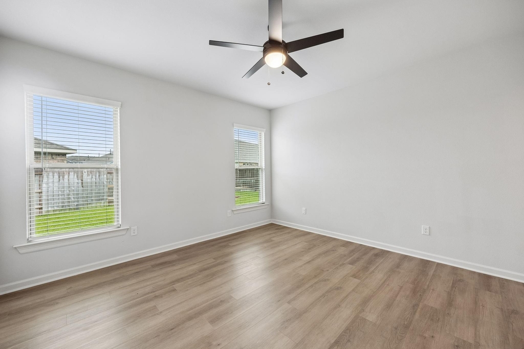 10902 Bonfire Trail - Photo 11