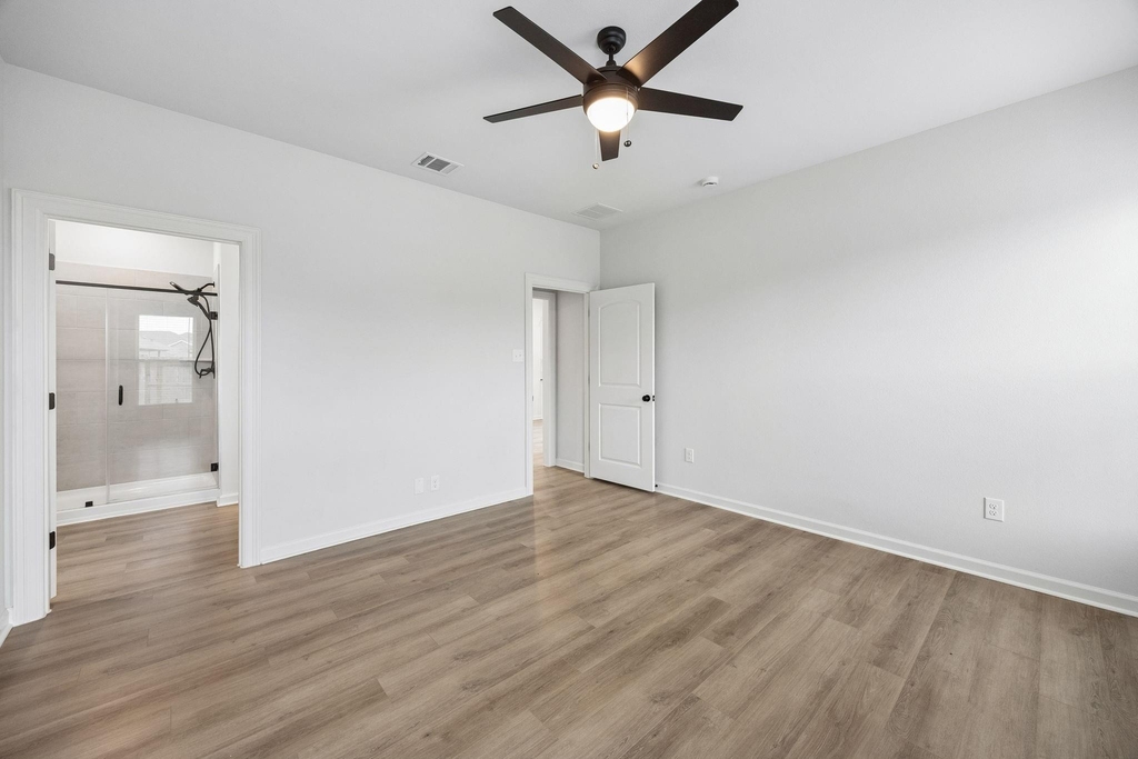 10902 Bonfire Trail - Photo 12