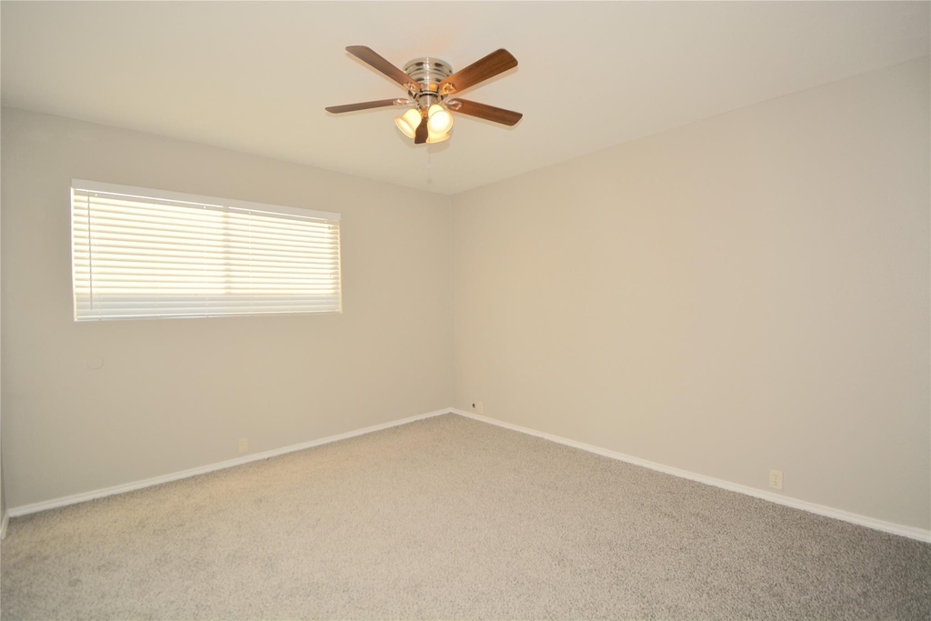 2121 Fountain View Drive - Photo 5