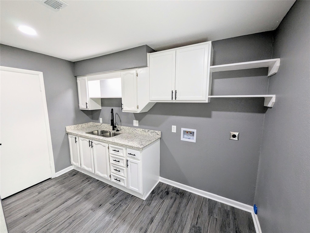2015 Rosalee Street - Photo 8